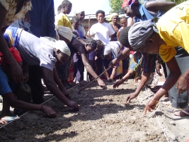 Families learning how to garden in   Mbatwe, Mozambique.